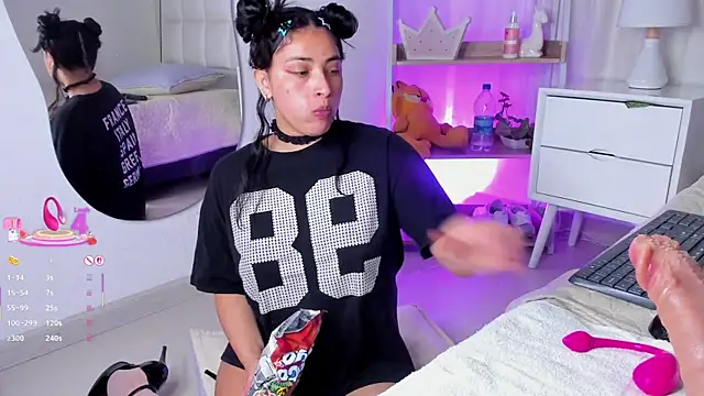 Emilybta's cam snapshot