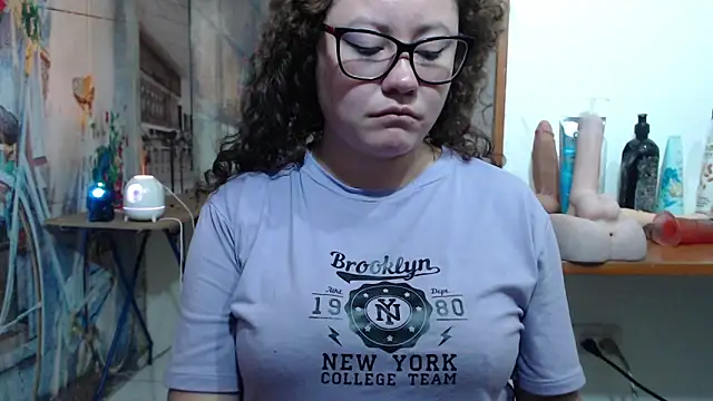 curly_greeneyed's cam snapshot