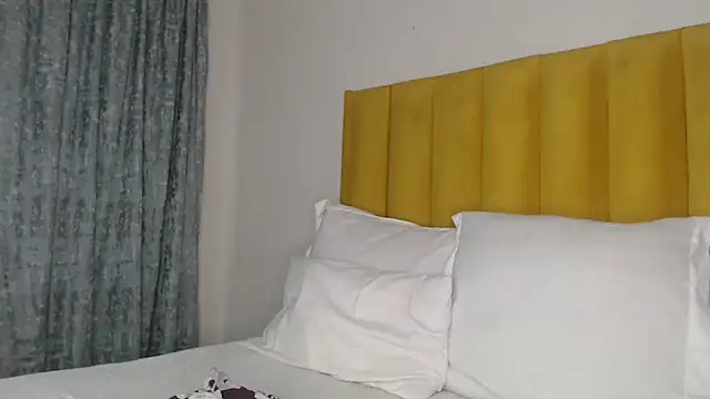 Bella_2025's cam snapshot