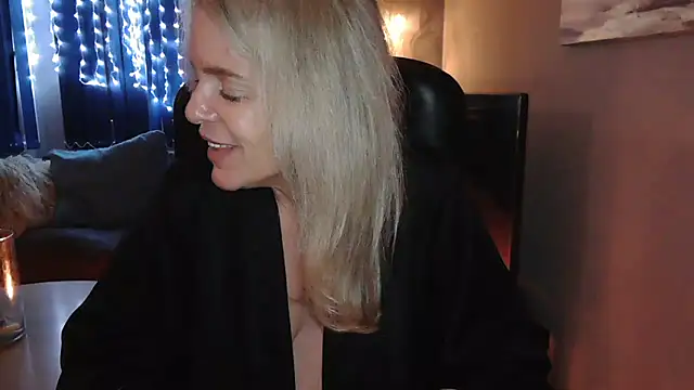 LadyMissNipsnLips's cam snapshot