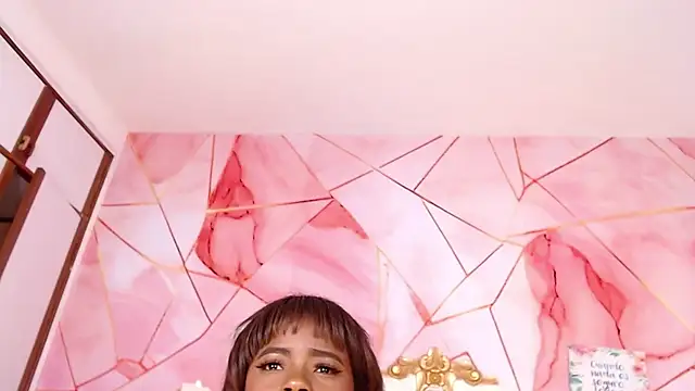 LindaBird live sex cam