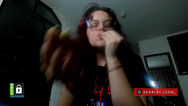 Scarletleon77 live sex cam