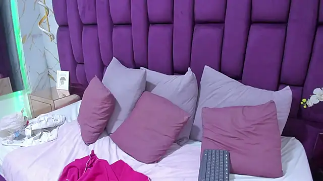 crystalstonee's cam snapshot