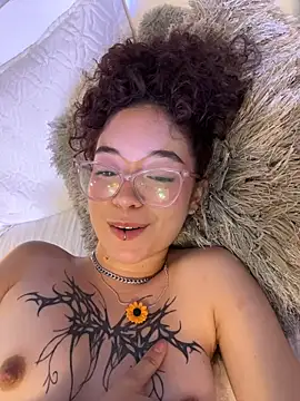 luci_butterfly's cam snapshot