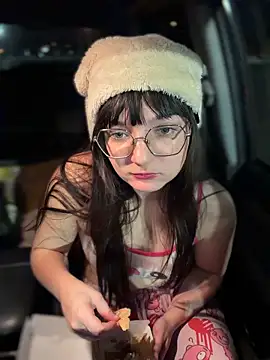 urpuppymoon's cam snapshot