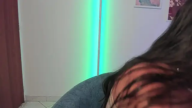 canelleGarces's cam snapshot