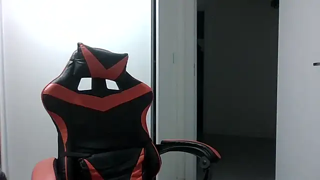 JUNINHOLEKEJR live sex cam