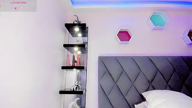 Amira_Ember live sex cam