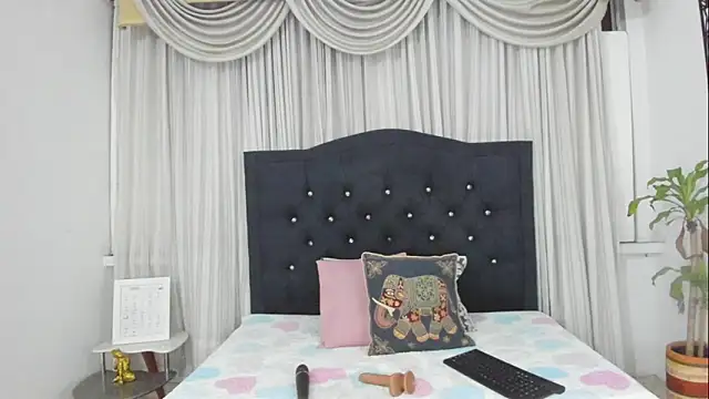 Uzra_hayed live sex cam