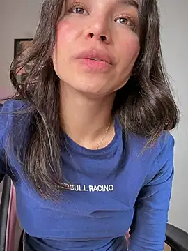 Adriennesexxx live sex cam