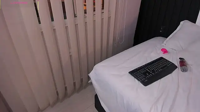 Angel_zafiros's cam snapshot