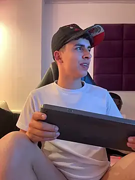 AdrianRinaldi live sex cam