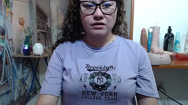 curly_greeneyed's cam snapshot