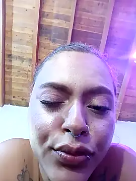 Caroline_Clark420 live sex cam