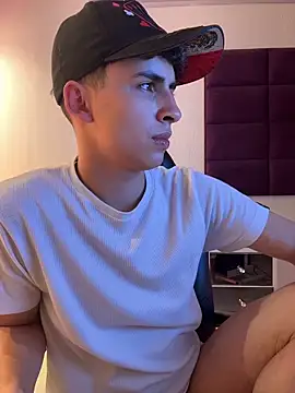 AdrianRinaldi's cam snapshot