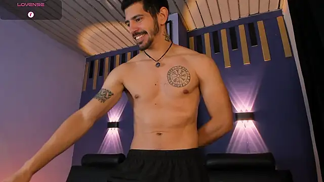 AlejandroStormm live sex cam
