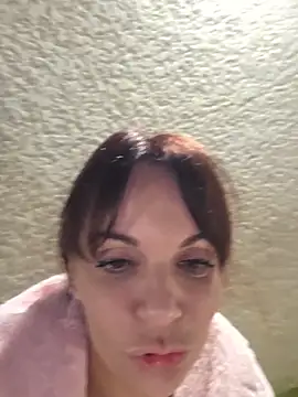 JuneLaFrenchie's cam snapshot