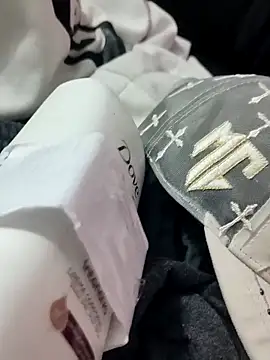 hairyandbigmann live sex cam