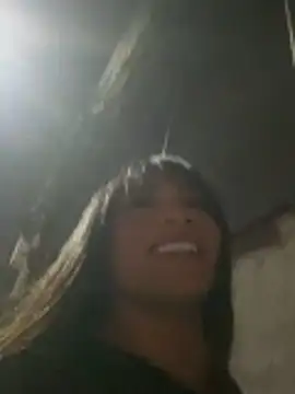 lavinyaalencar22 live sex cam