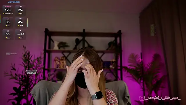 careful_i_bite_nya live sex cam