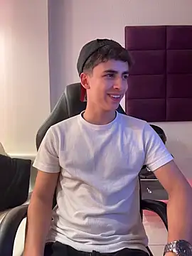 AdrianRinaldi live sex cam