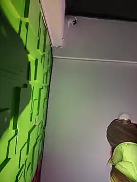 Emily-teen live sex cam