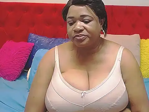 BUSTY_QUEEEN's cam snapshot