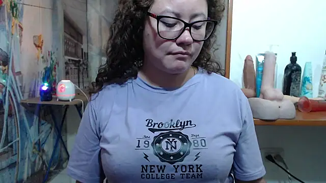 curly_greeneyed's cam snapshot