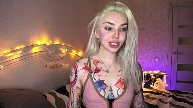 LillyMoure_'s cam snapshot