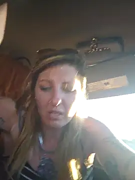 SheIsSomething live sex cam