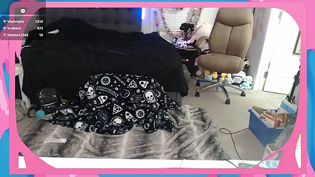 CirqueNoirBlu's cam snapshot