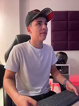 AdrianRinaldi live sex cam