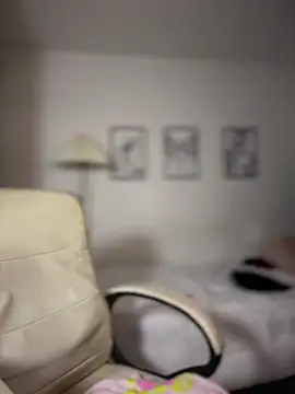 horny_roomiess's cam snapshot