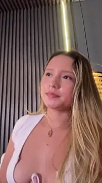 MiaPetit_'s cam snapshot