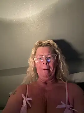 Petite_BlondeX's cam snapshot