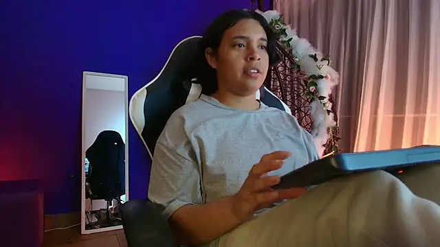 Emmapark_'s cam snapshot