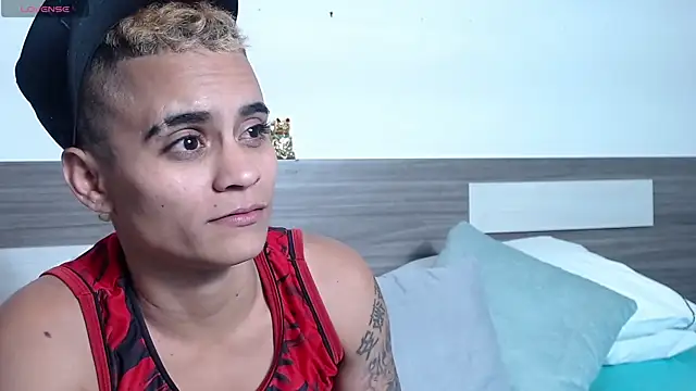 Liiamthompson's cam snapshot