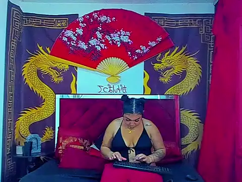 Latin_bigbutt's cam snapshot