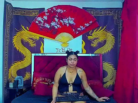 Latin_bigbutt's cam snapshot