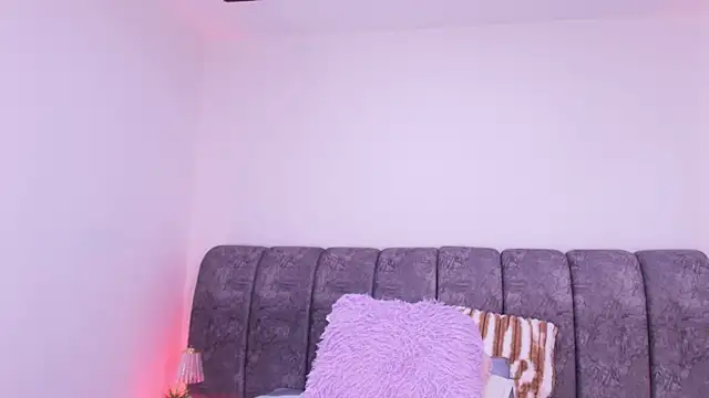 naia_blessed's cam snapshot