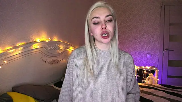 LillyMoure_'s cam snapshot