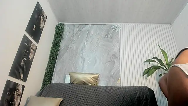 LesliePetit's cam snapshot