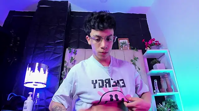 aaronjames1's cam snapshot