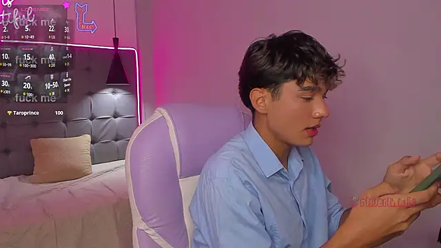 OliverTwinky live sex cam