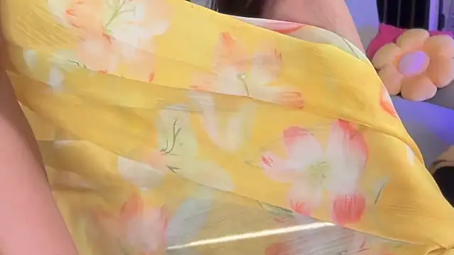 Wow-nisha's cam snapshot