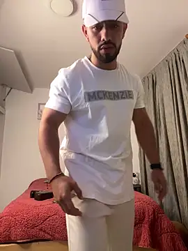 Ezzio_Scolaro live sex cam