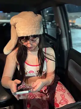 urpuppymoon's cam snapshot