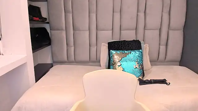 ScarletHoot_'s cam snapshot