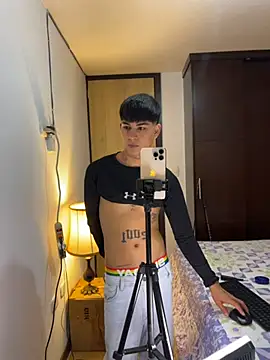 Lukas_strong's cam snapshot