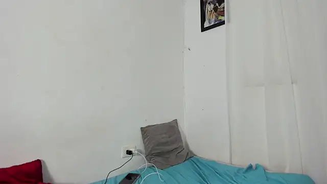 Laura_and_Kevin's cam snapshot